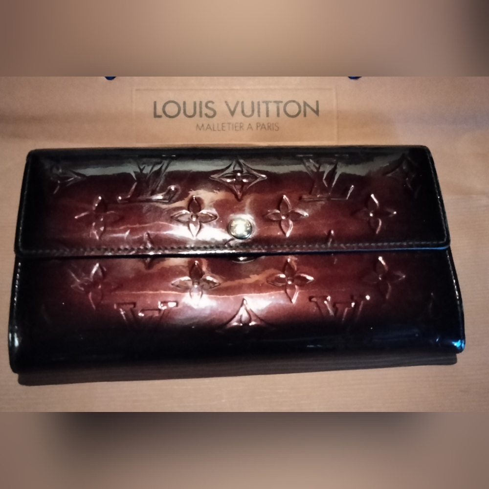 LOUIS VUITTON Long wallet with 2-fold zipper Vernis